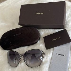 Tom Ford Miranda, 68MM round sunglasses silver and black like new zero scratches